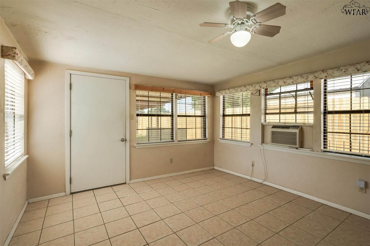 125 James Drive, Iowa Park, Texas image 20