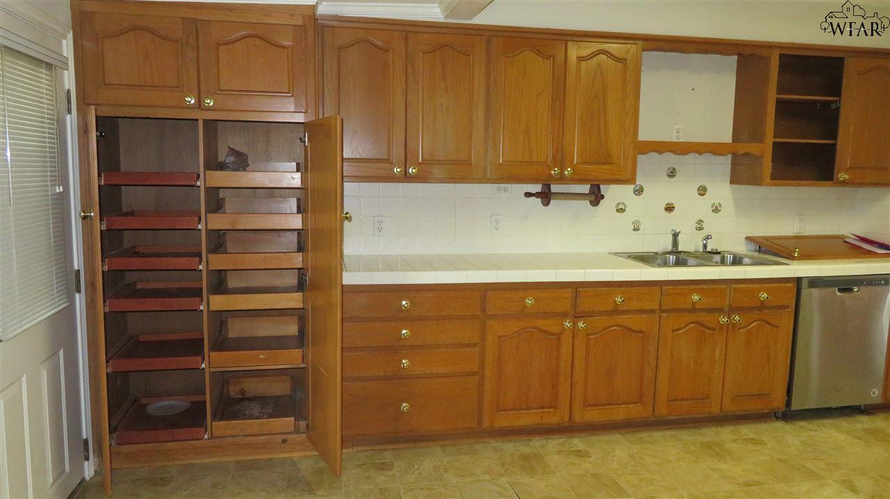 301 Rockwood Drive, Wichita Falls, New York image 6