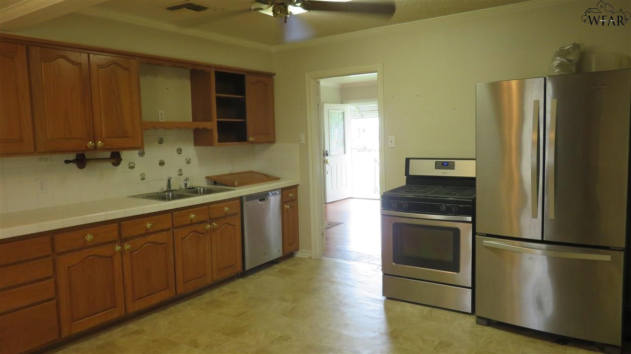 301 Rockwood Drive, Wichita Falls, New York image 4