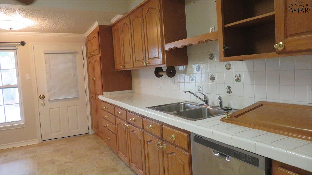 301 Rockwood Drive, Wichita Falls, New York image 3