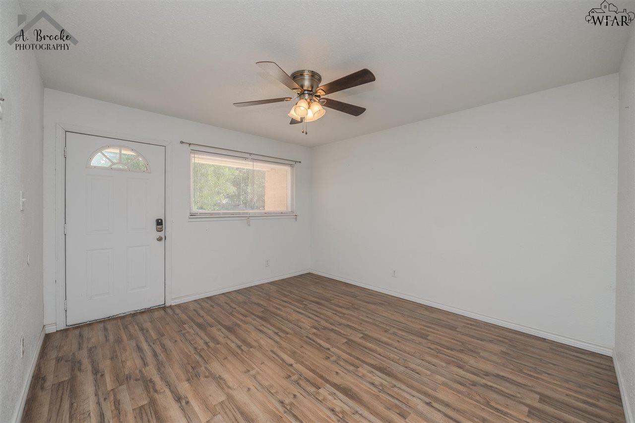 1100 W Cornelia Avenue, Iowa Park, Pennsylvania image 4