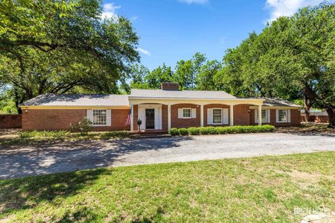 Homes For Sale - 722 Sunset Drive<br/> Burkburnett, TX 76354