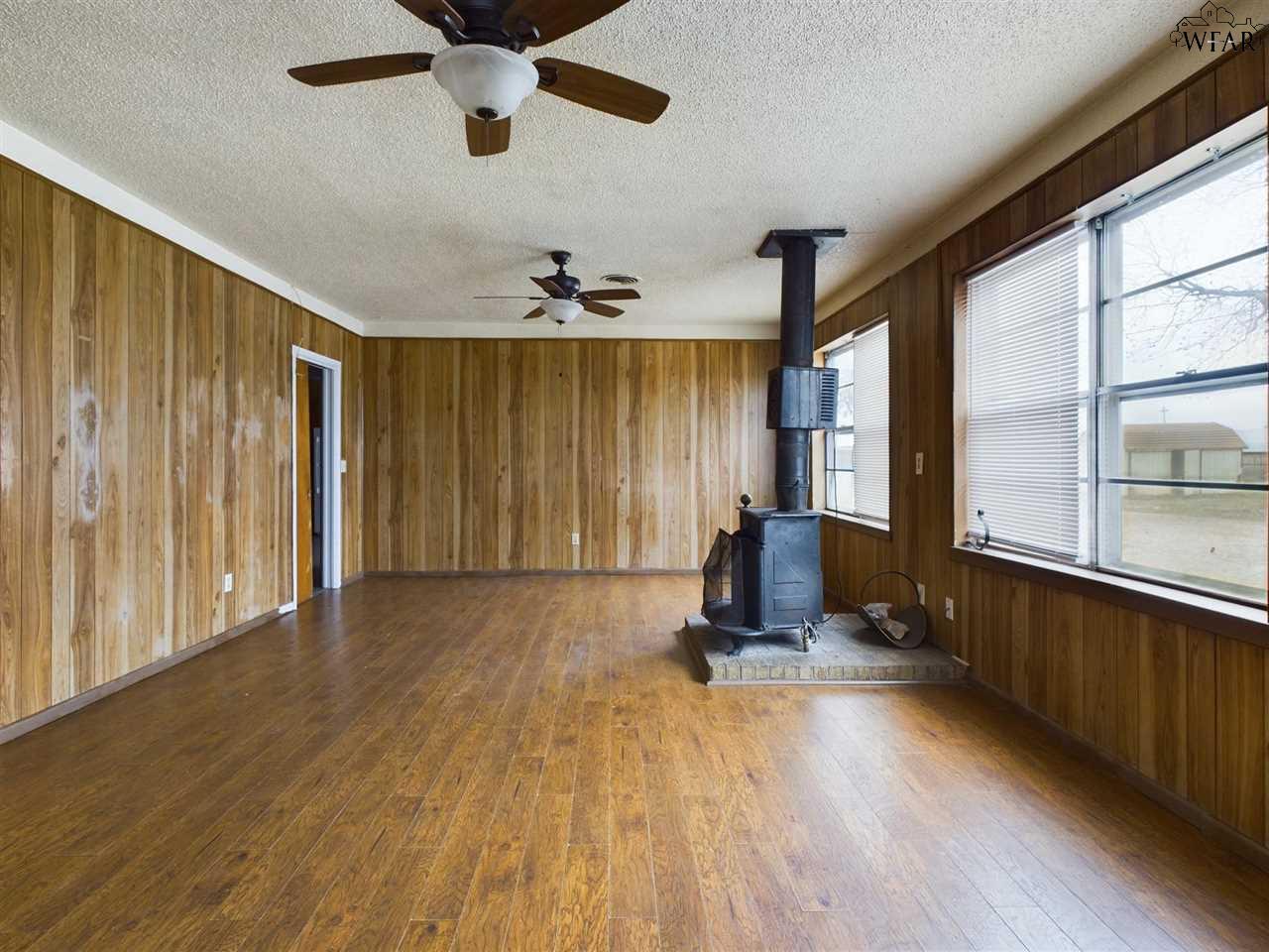 4594 Bus Hwy 287, Iowa Park, Texas image 3