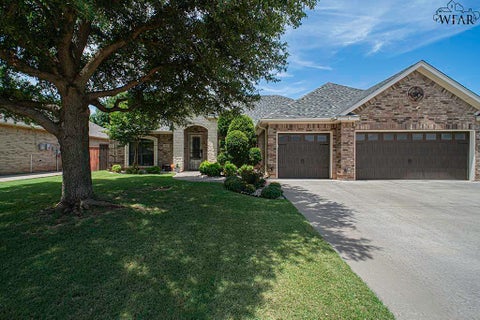 Homes For Sale - 4157 Candlewood Circle<br/> Wichita Falls, TX 76308