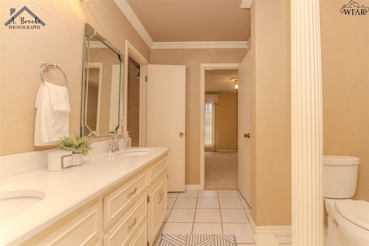 4500 Weeks Park Lane, Wichita Falls, Texas image 21