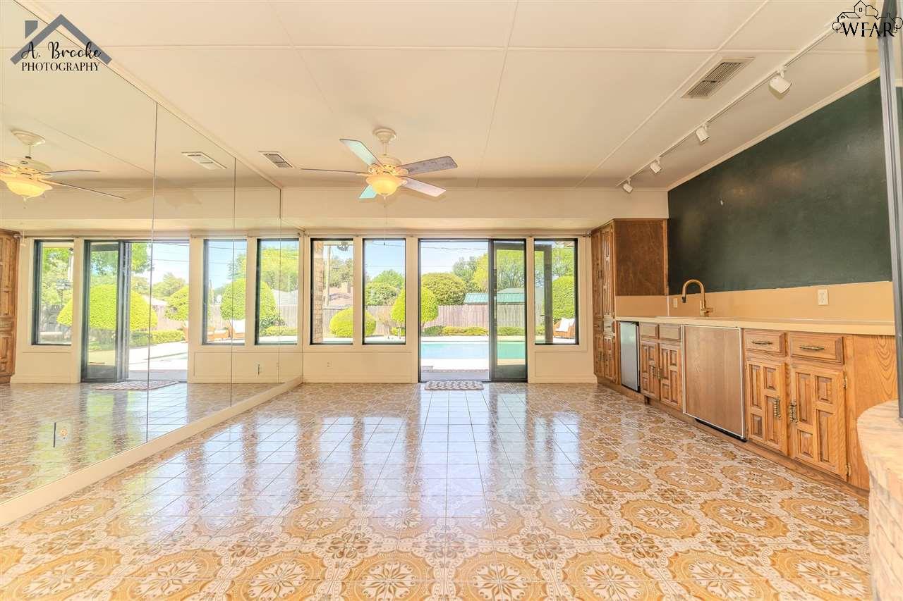 4500 Weeks Park Lane, Wichita Falls, Texas image 6