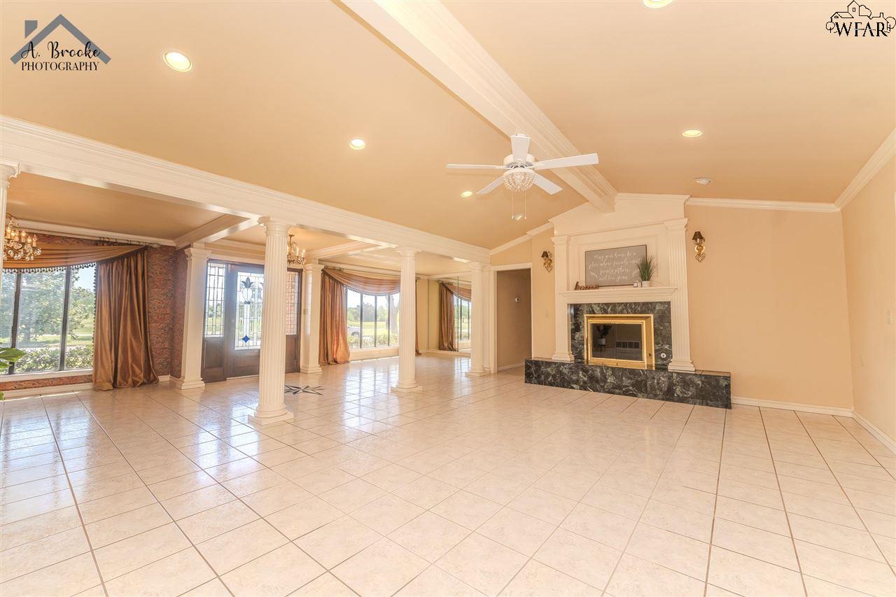 4500 Weeks Park Lane, Wichita Falls, Texas image 11