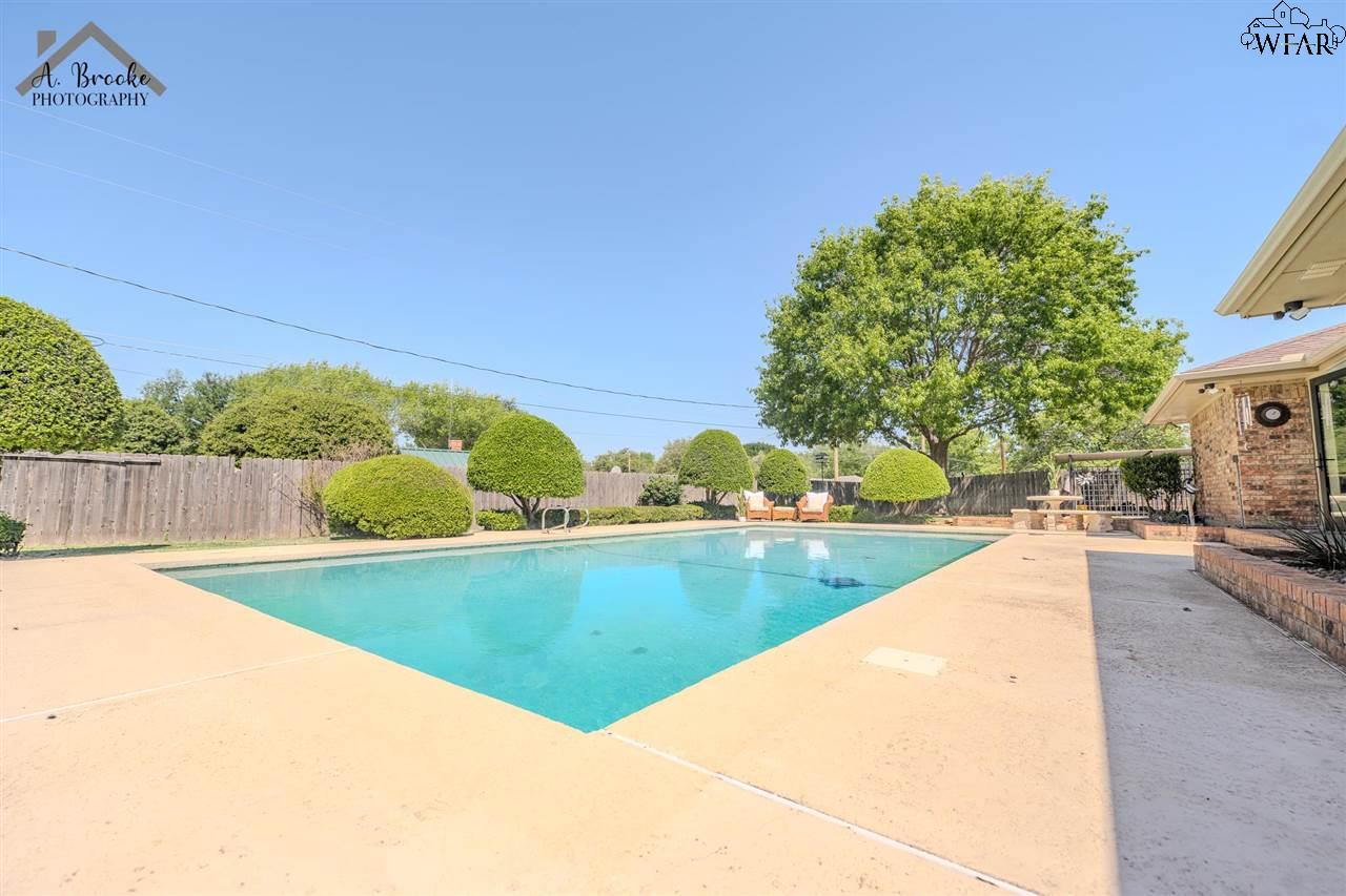 4500 Weeks Park Lane, Wichita Falls, Texas image 28