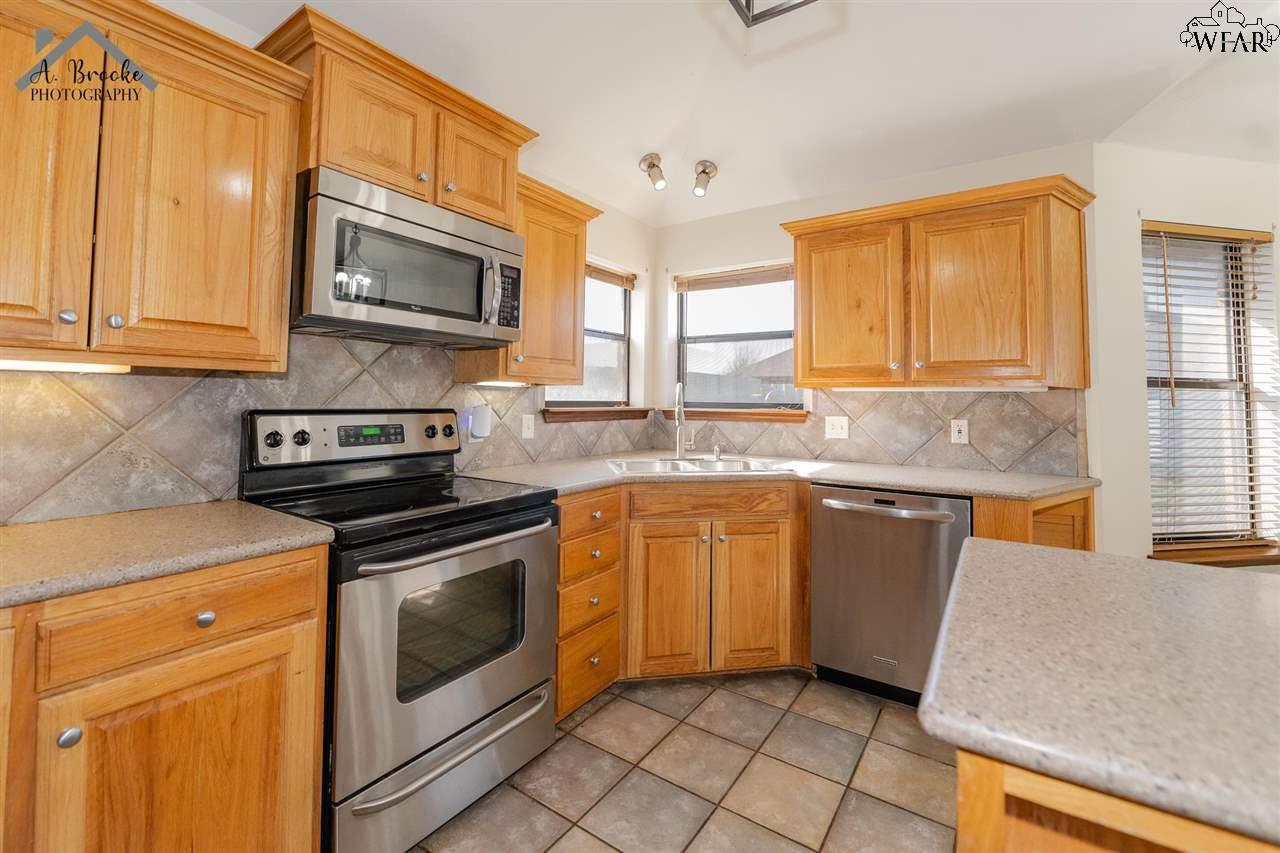 808 Sugarbush Lane, Burkburnett, Texas image 14