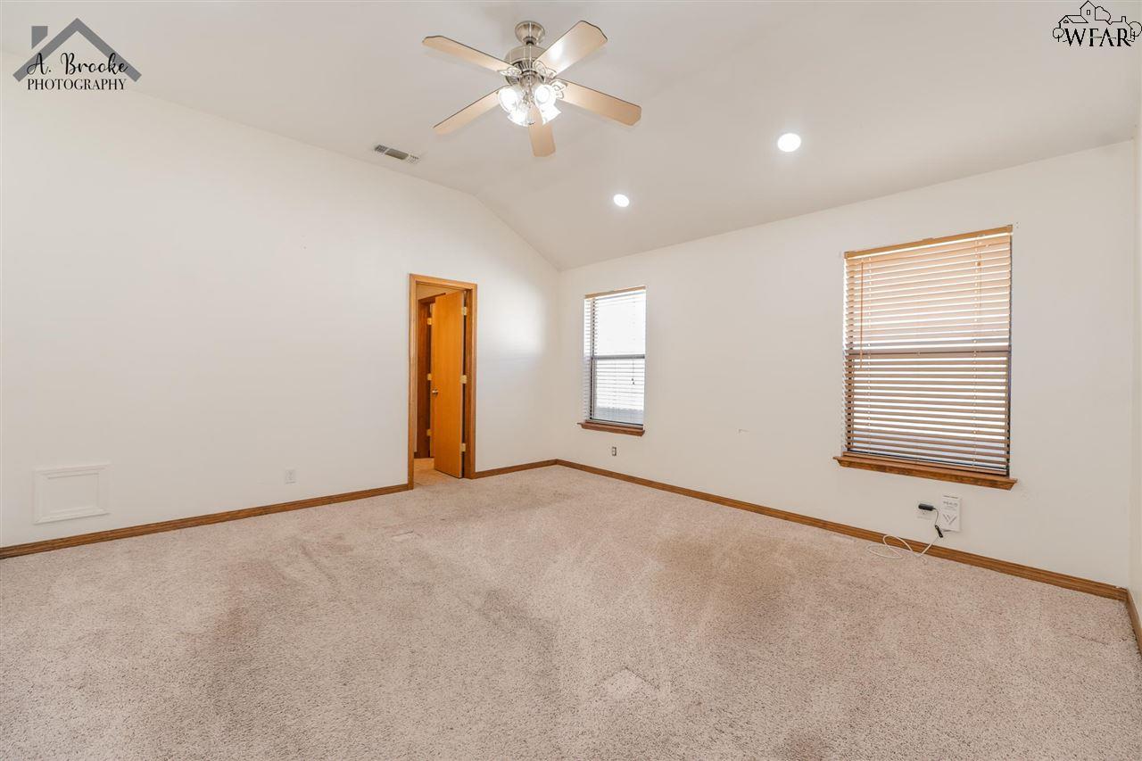 808 Sugarbush Lane, Burkburnett, Texas image 15