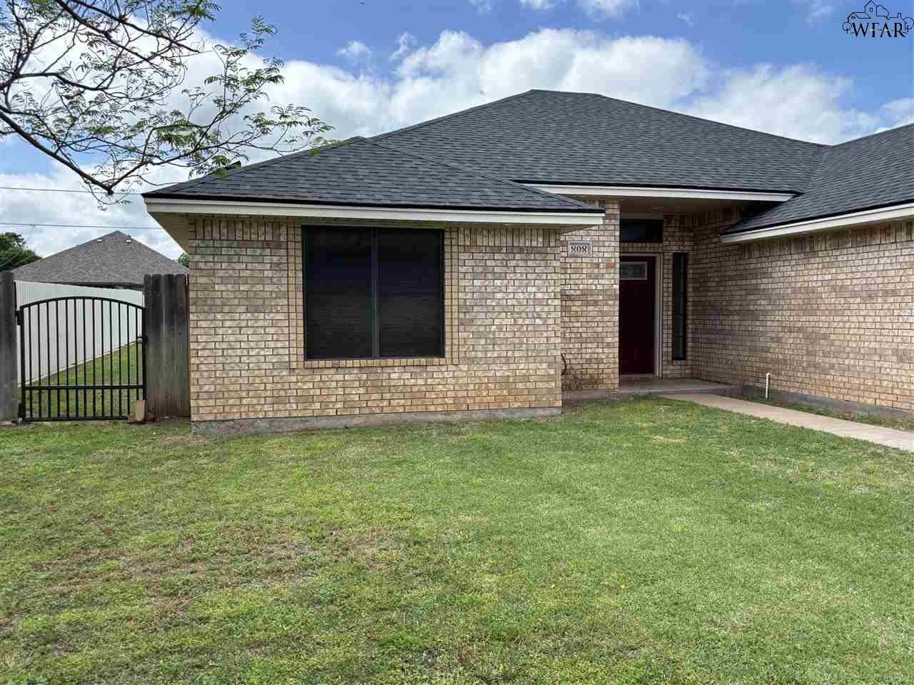 808 Sugarbush Lane, Burkburnett, Texas image 2