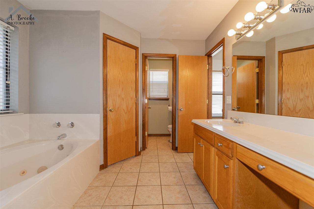 808 Sugarbush Lane, Burkburnett, Texas image 20