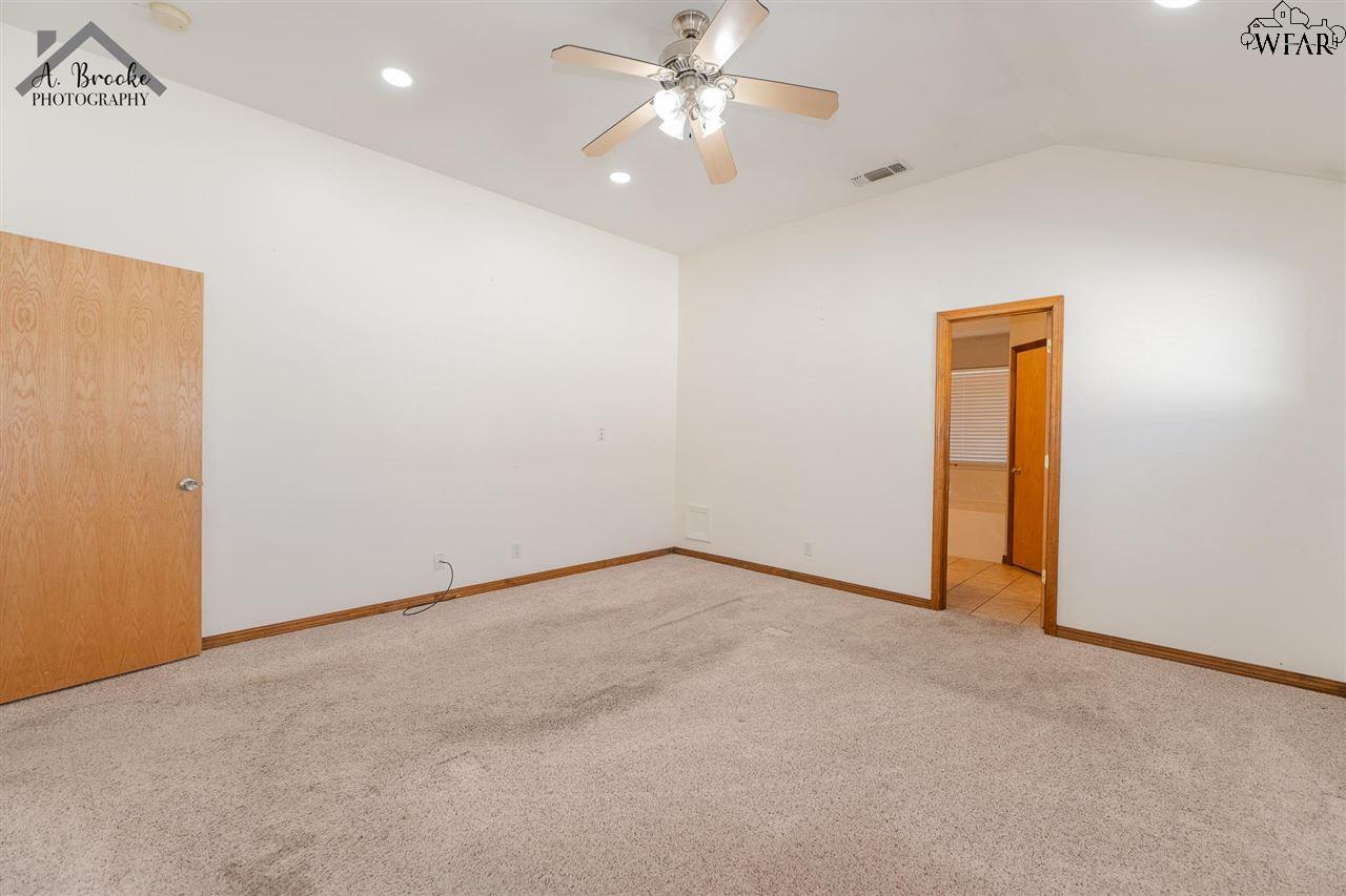 808 Sugarbush Lane, Burkburnett, Texas image 16