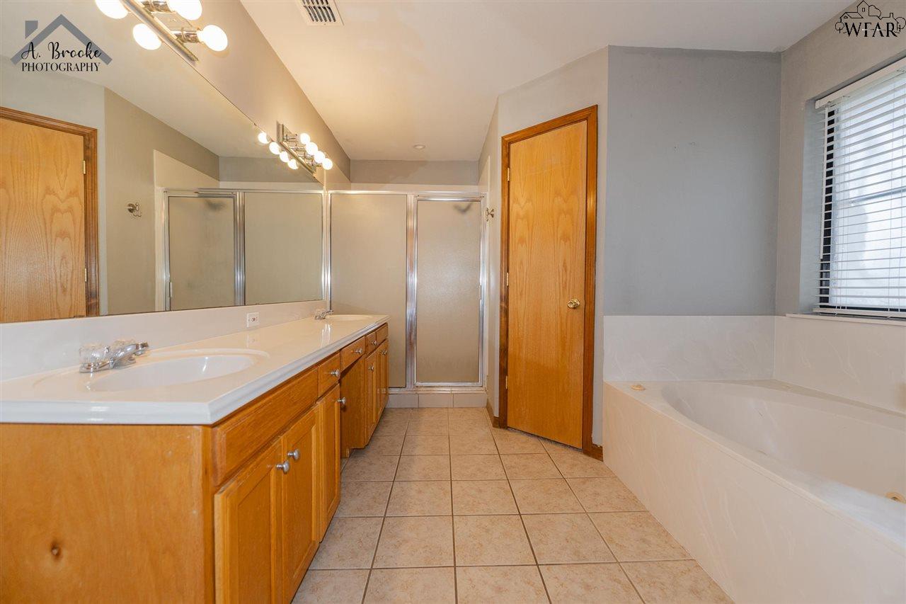 808 Sugarbush Lane, Burkburnett, Texas image 19