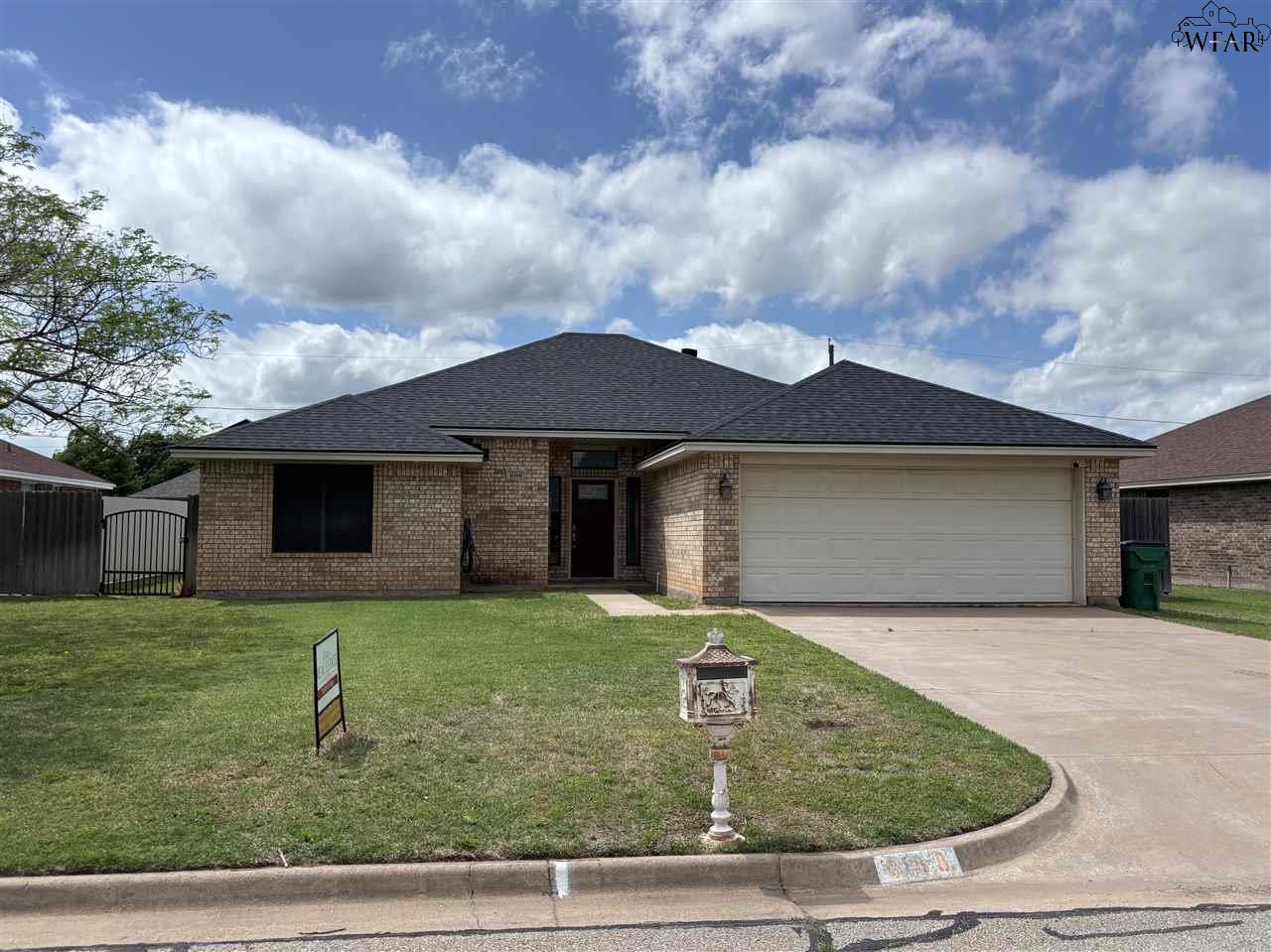 808 Sugarbush Lane, Burkburnett, Texas image 1