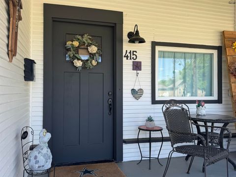 Homes For Sale - 415 N Main Street<br/> Clay County, Henrietta, TX 76365