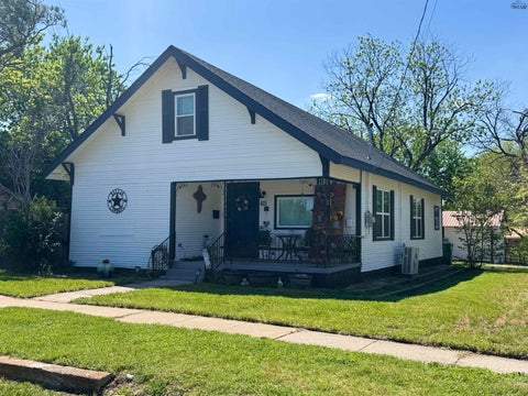 Homes For Sale - 415 N Main Street<br/> Clay County, Henrietta, TX 76365