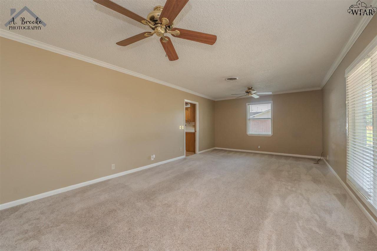 802 Aztec Drive, Burkburnett, Texas image 7