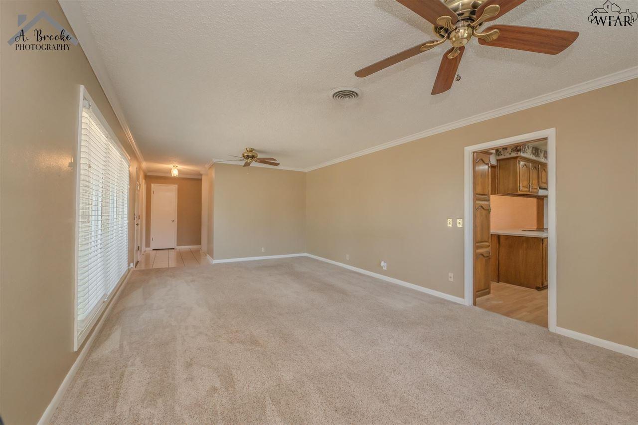 802 Aztec Drive, Burkburnett, Texas image 6