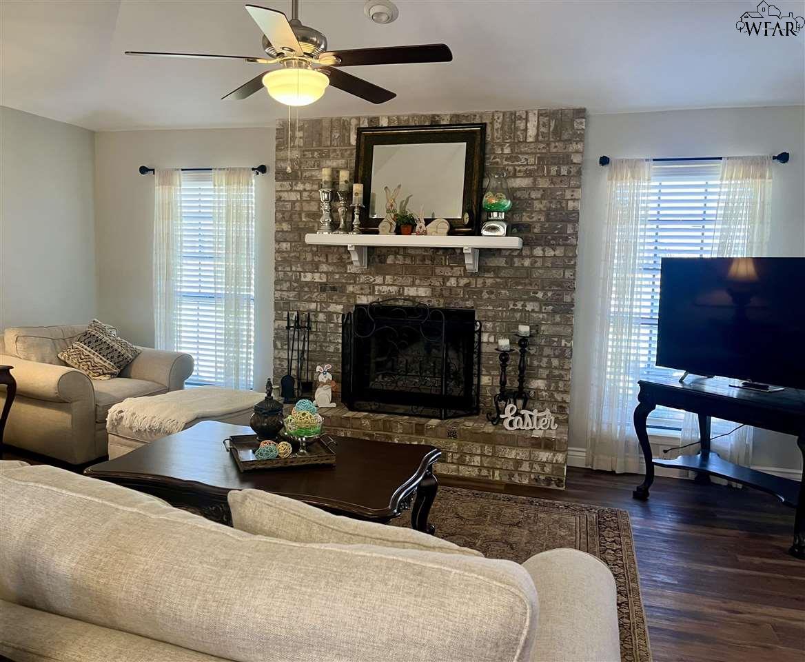 908 Sugarbush Lane, Burkburnett, Texas image 5