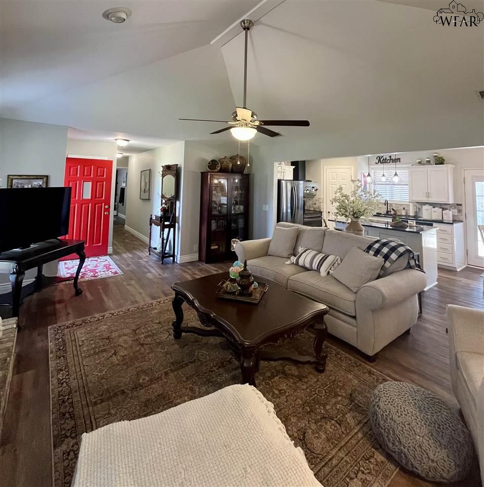 908 Sugarbush Lane, Burkburnett, Texas image 3