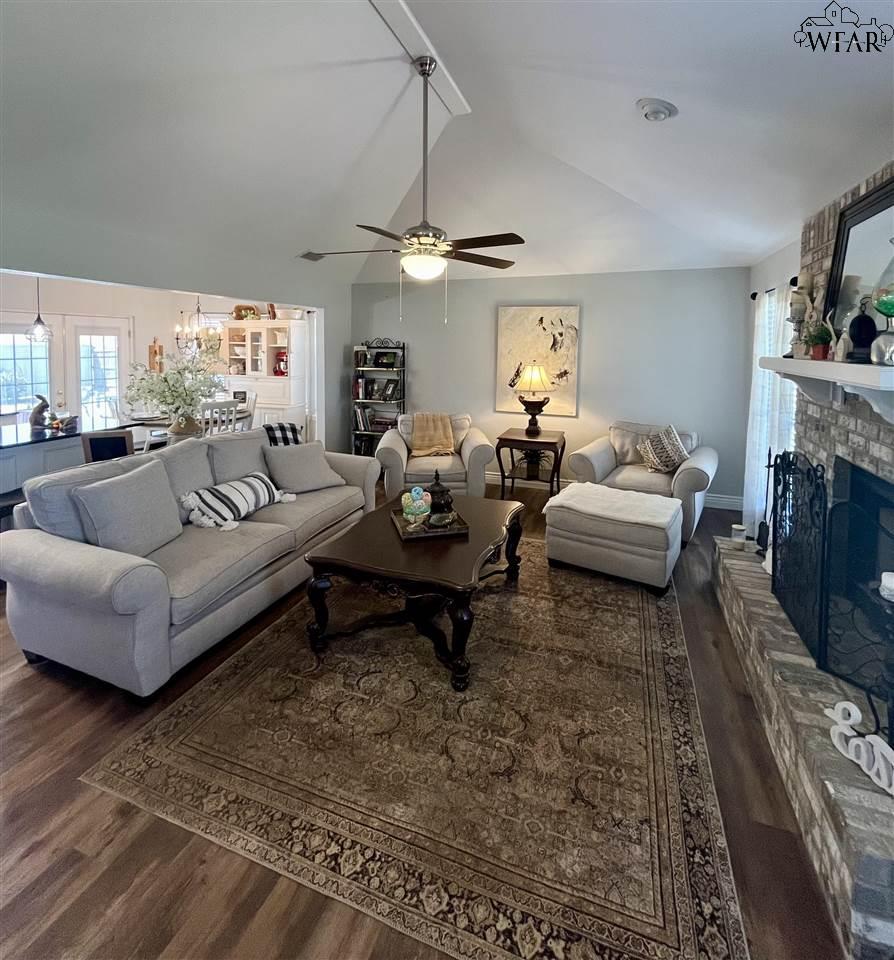 908 Sugarbush Lane, Burkburnett, Texas image 2