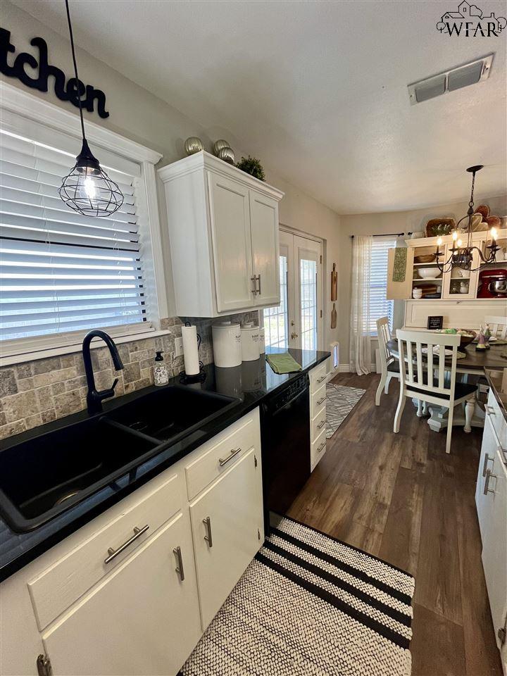 908 Sugarbush Lane, Burkburnett, Texas image 8