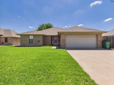 Homes For Sale - 807 Sugarbush Lane<br/> Wichita County, Burkburnett, TX 76354