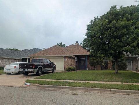 Homes For Sale - 2916 Radney Lane<br/> Wichita County, Wichita Falls, TX 76309