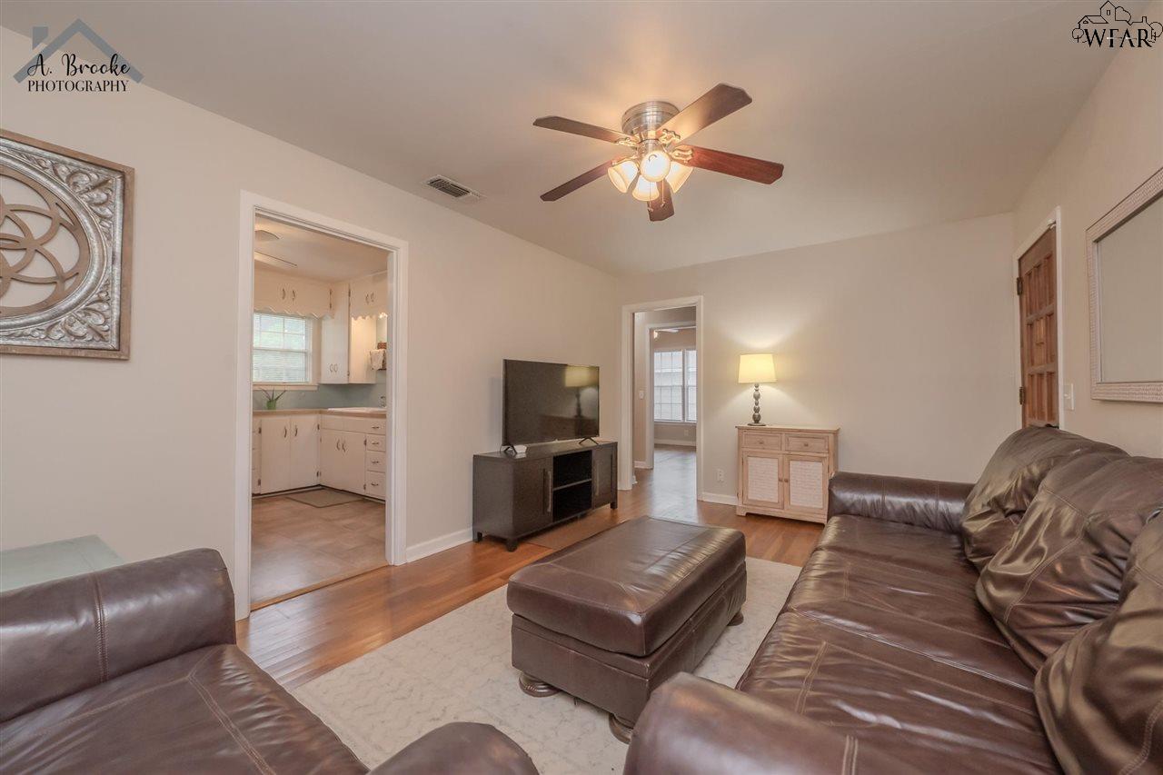 605 Meadow Drive, Burkburnett, Texas image 7