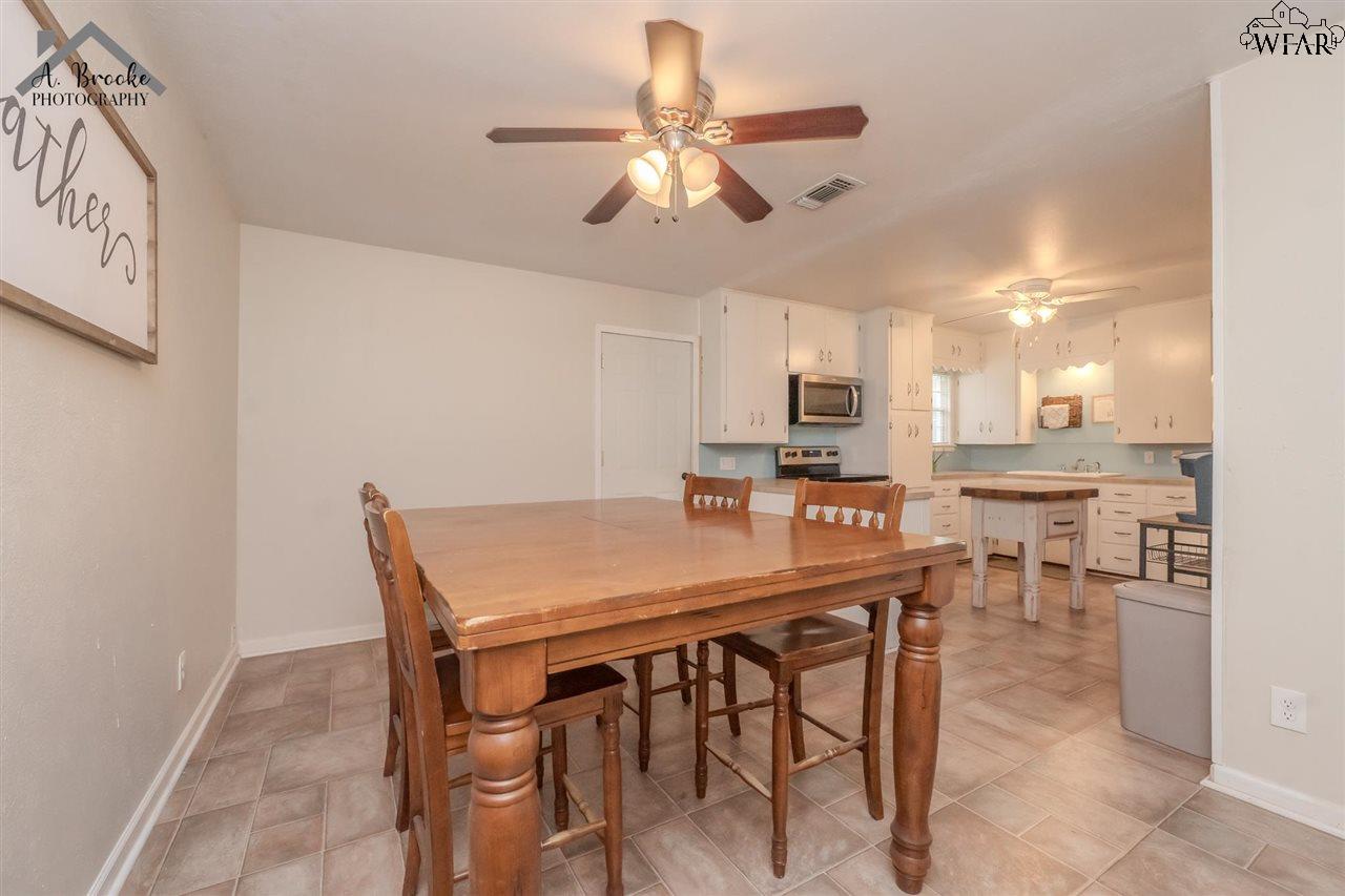605 Meadow Drive, Burkburnett, Texas image 14