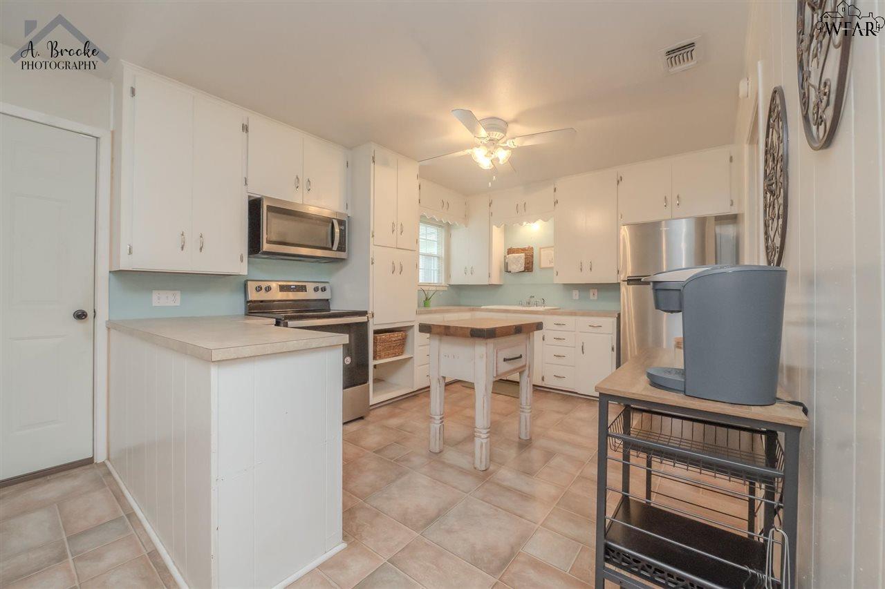 605 Meadow Drive, Burkburnett, Texas image 12