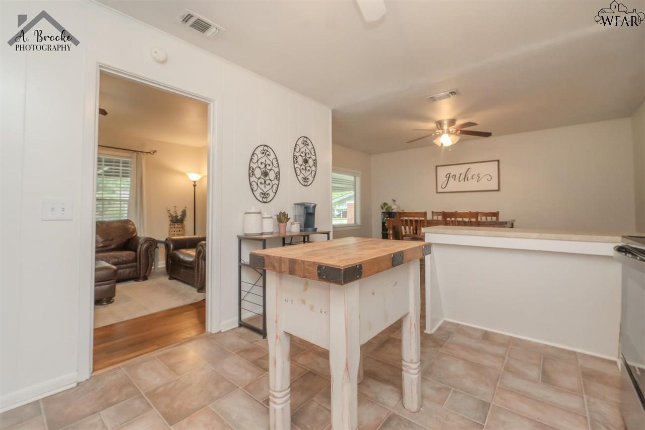 605 Meadow Drive, Burkburnett, Texas image 10