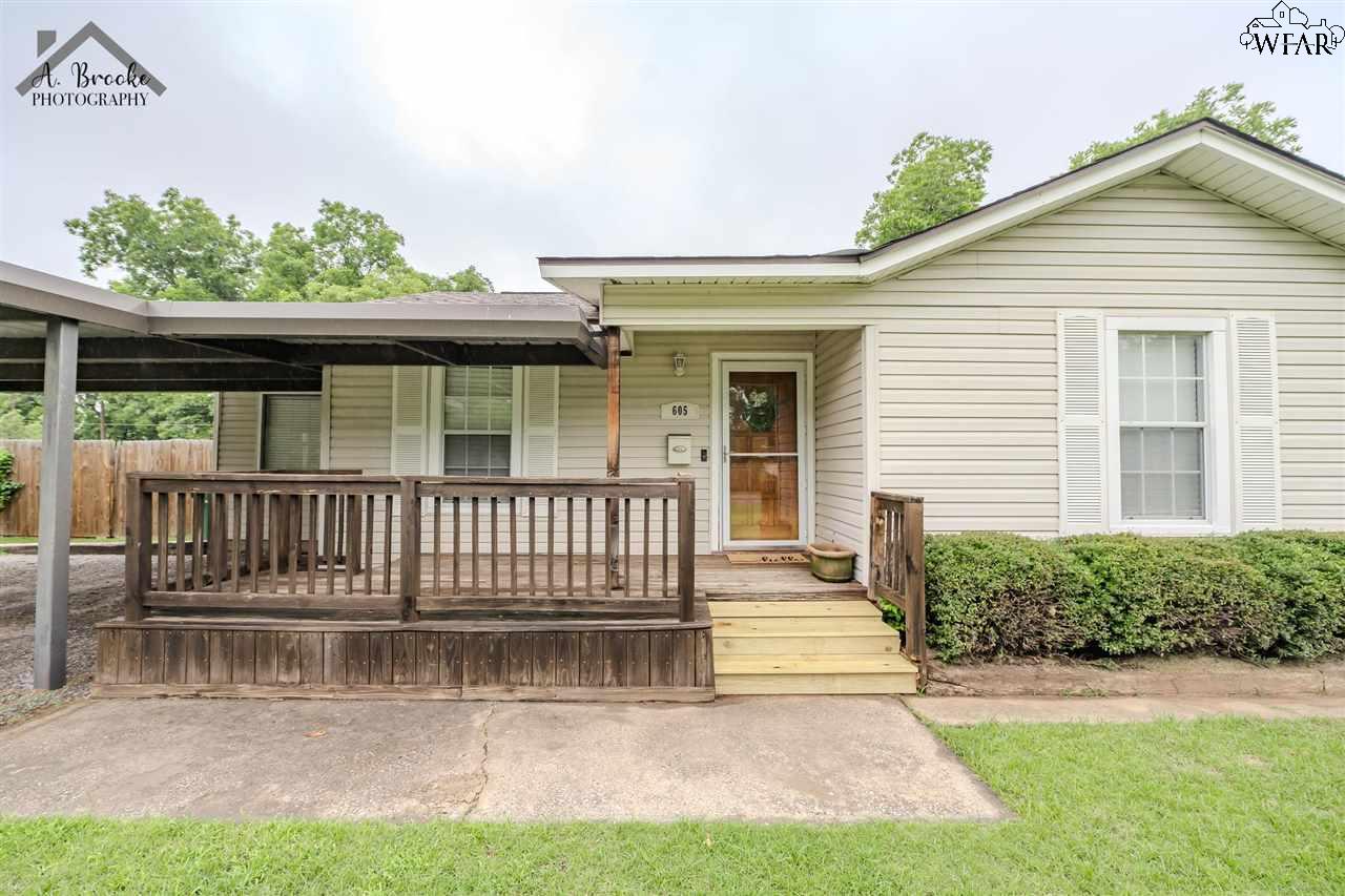 605 Meadow Drive, Burkburnett, Texas image 2