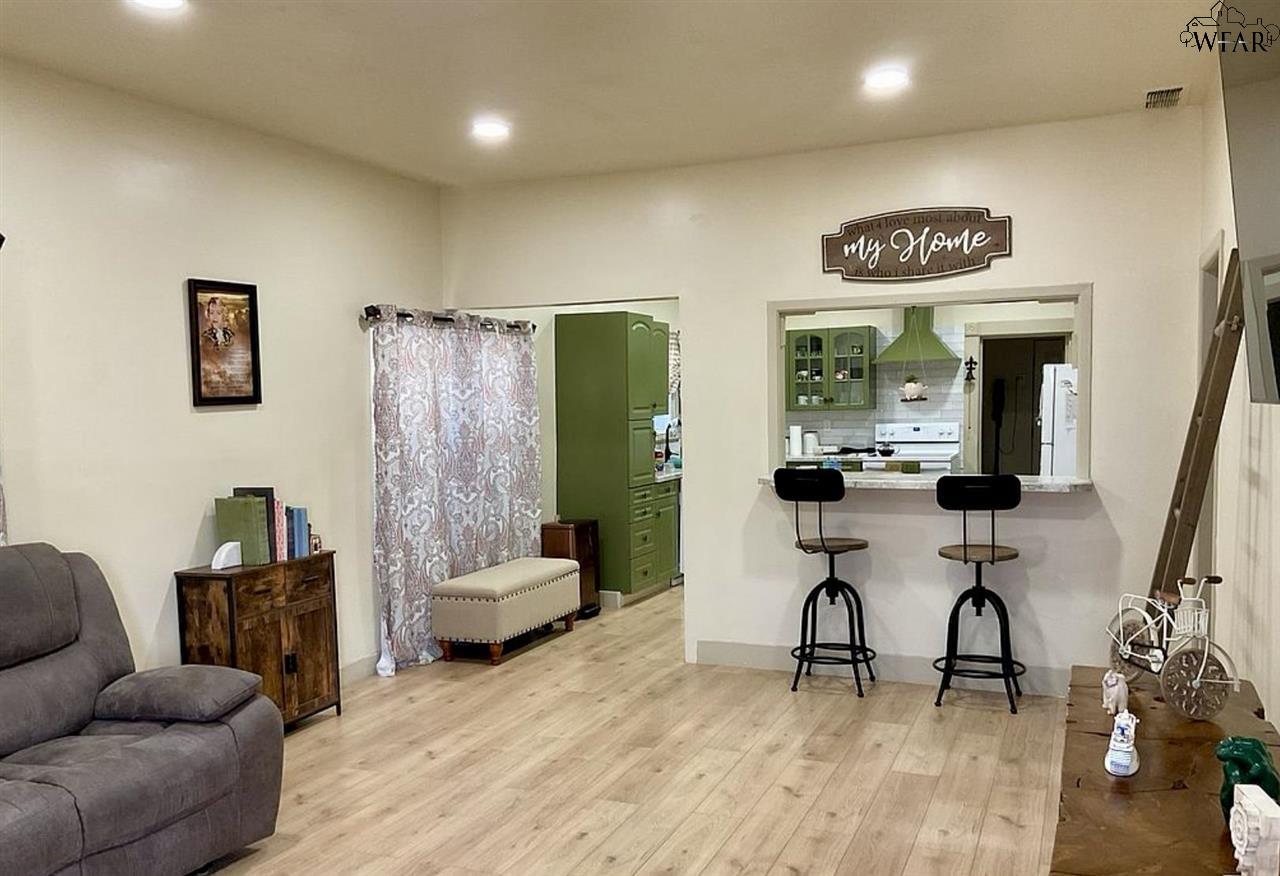 508 N Tackitt Street, Seymour, Texas image 3