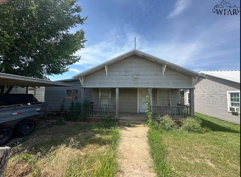 Homes For Sale - 402 W Wabash Avenue<br/> Wichita County, Electra, TX 76360