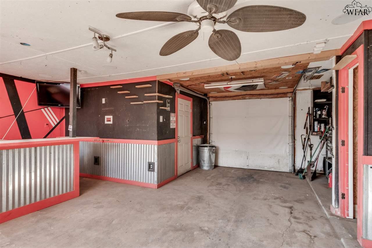 902 Dosia Street, Iowa Park, Texas image 28