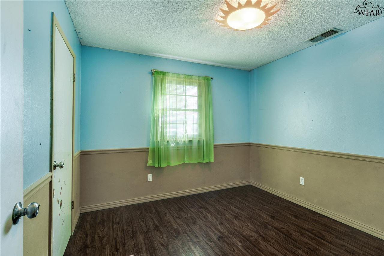 902 Dosia Street, Iowa Park, Texas image 21