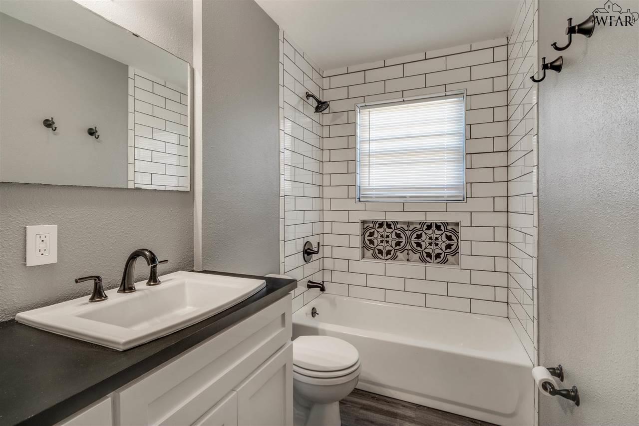 902 Dosia Street, Iowa Park, Texas image 16