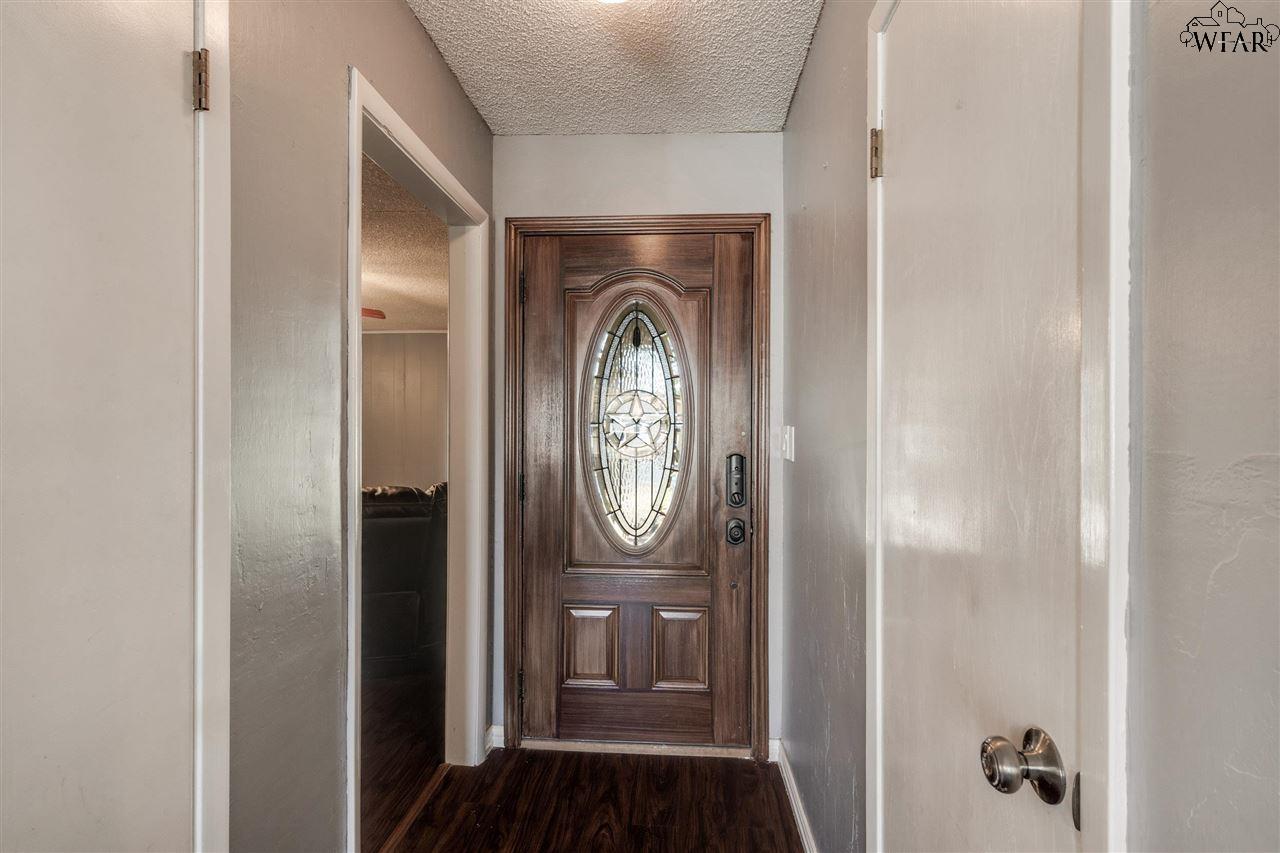 902 Dosia Street, Iowa Park, Texas image 3