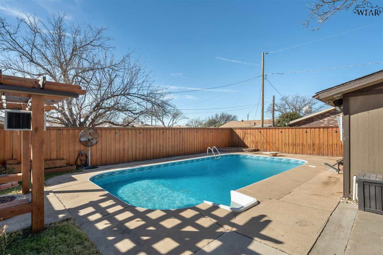 902 Dosia Street, Iowa Park, Texas image 25