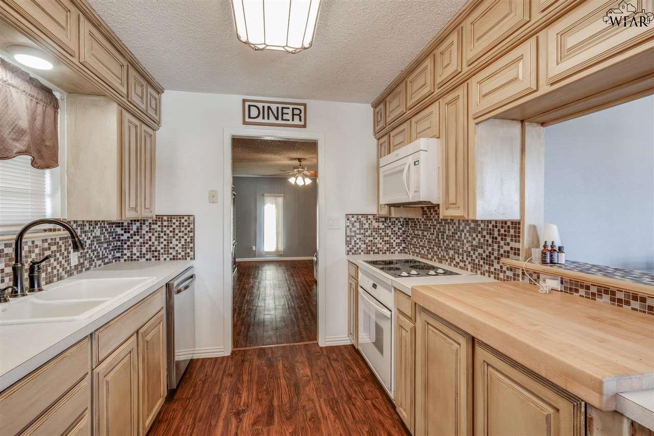 902 Dosia Street, Iowa Park, Texas image 12