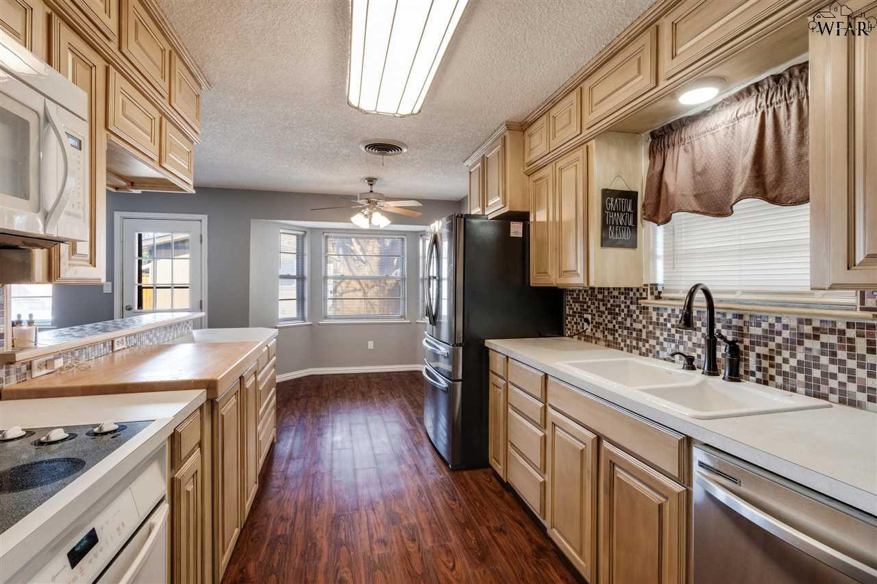 902 Dosia Street, Iowa Park, Texas image 13