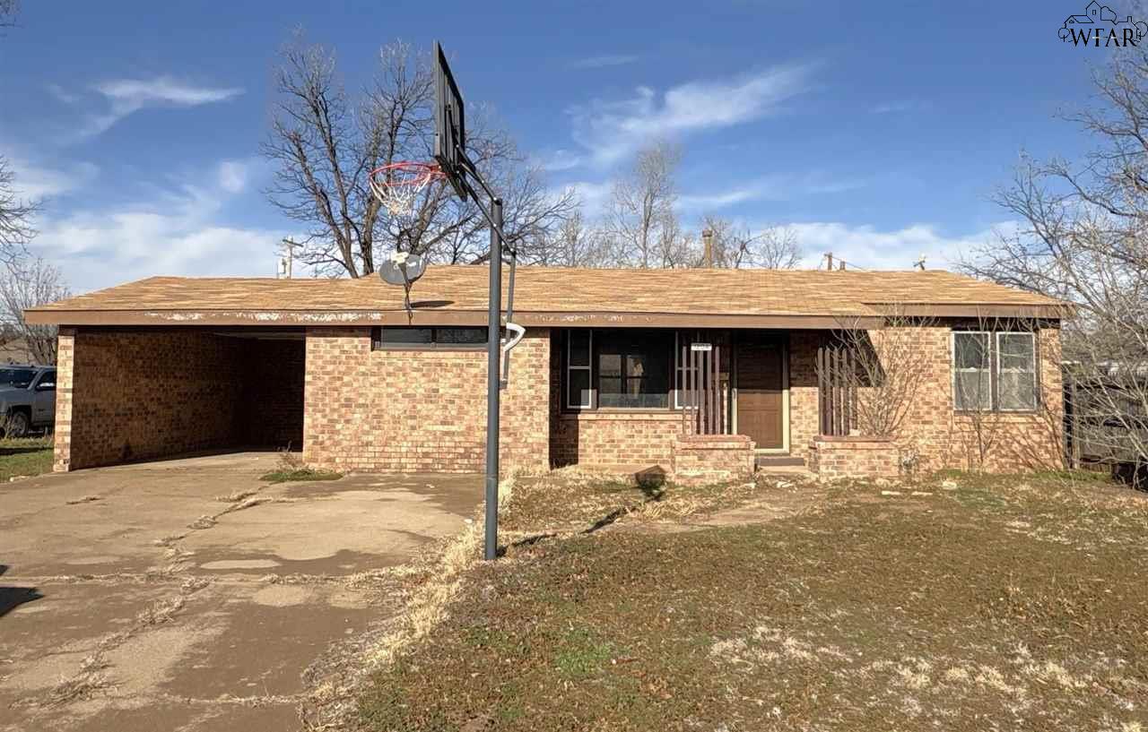 1204 NW Avenue H, Childress, Texas image 1