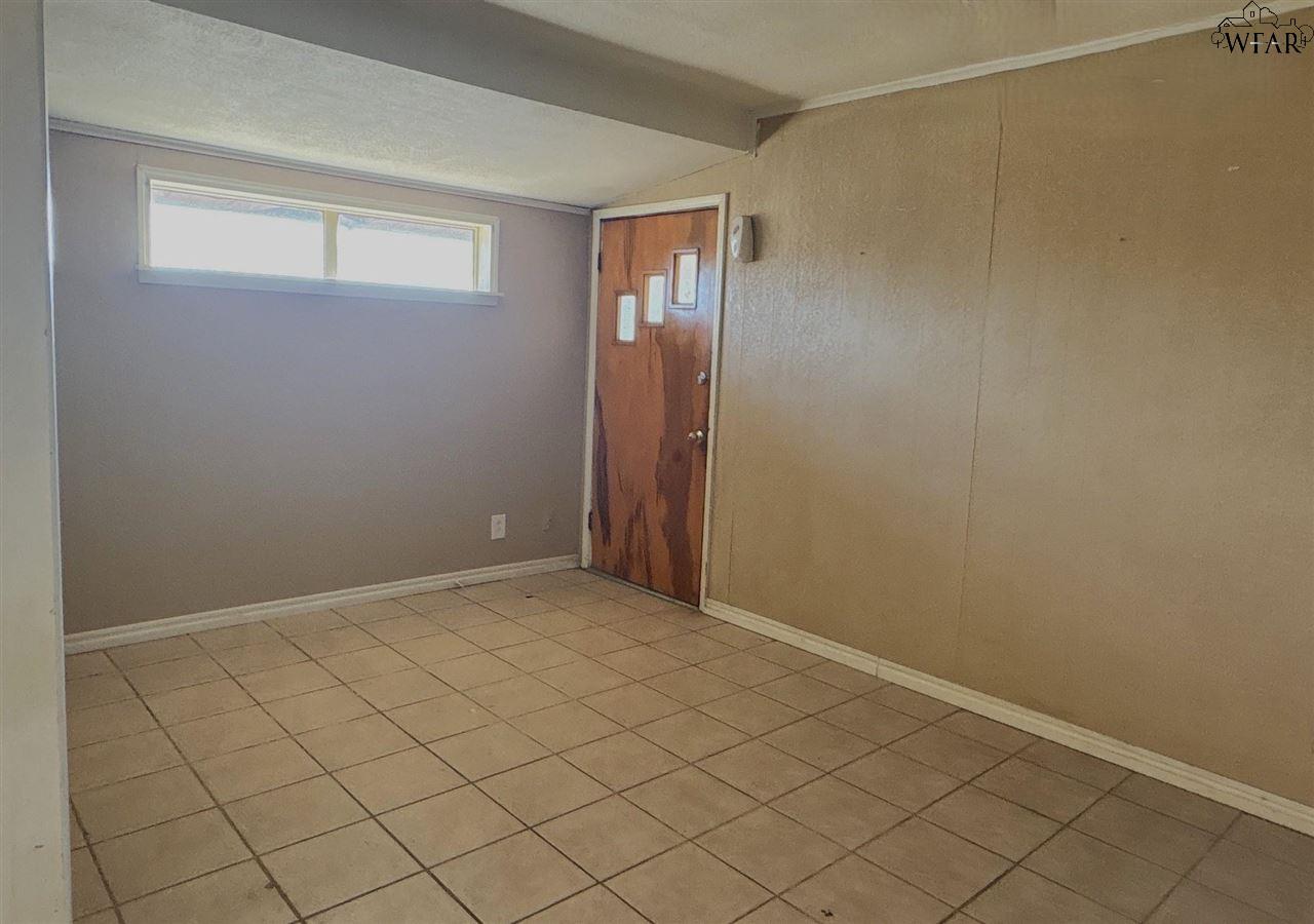 1204 NW Avenue H, Childress, Texas image 4