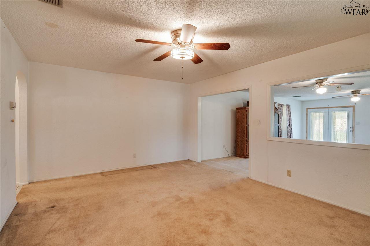 901 Dosia Drive, Iowa Park, Texas image 6