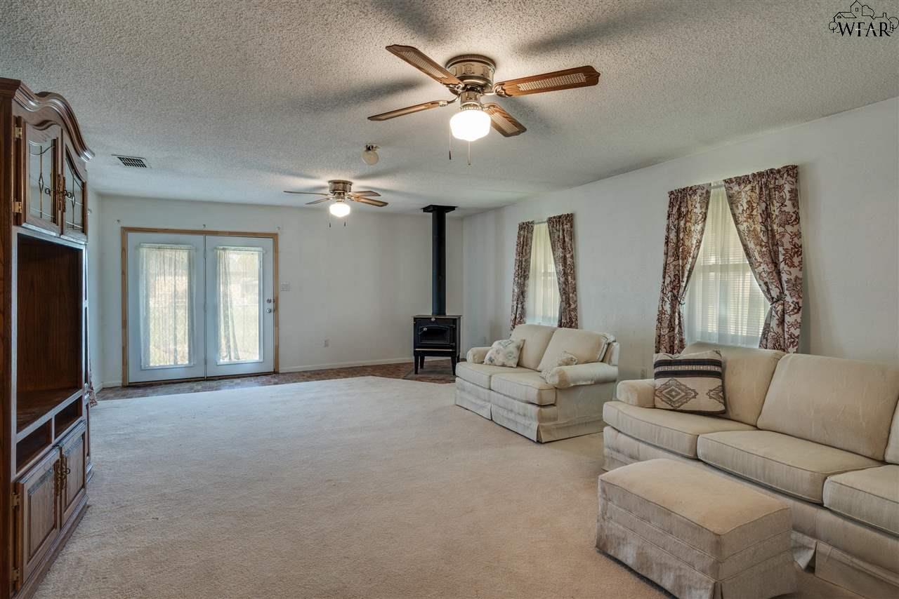 901 Dosia Drive, Iowa Park, Texas image 8