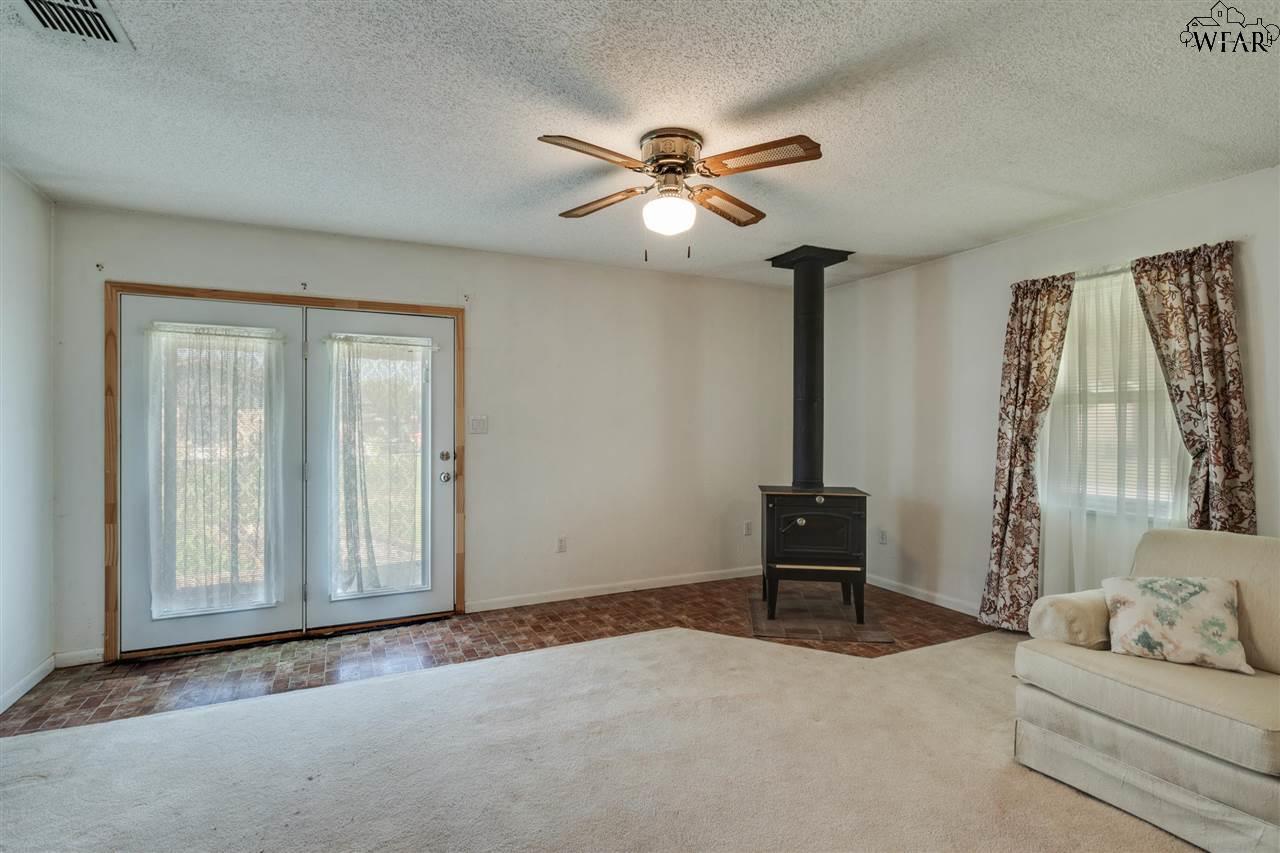 901 Dosia Drive, Iowa Park, Texas image 10