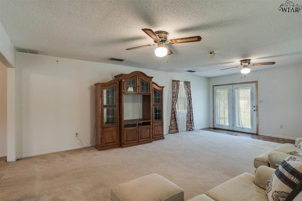 901 Dosia Drive, Iowa Park, Texas image 9