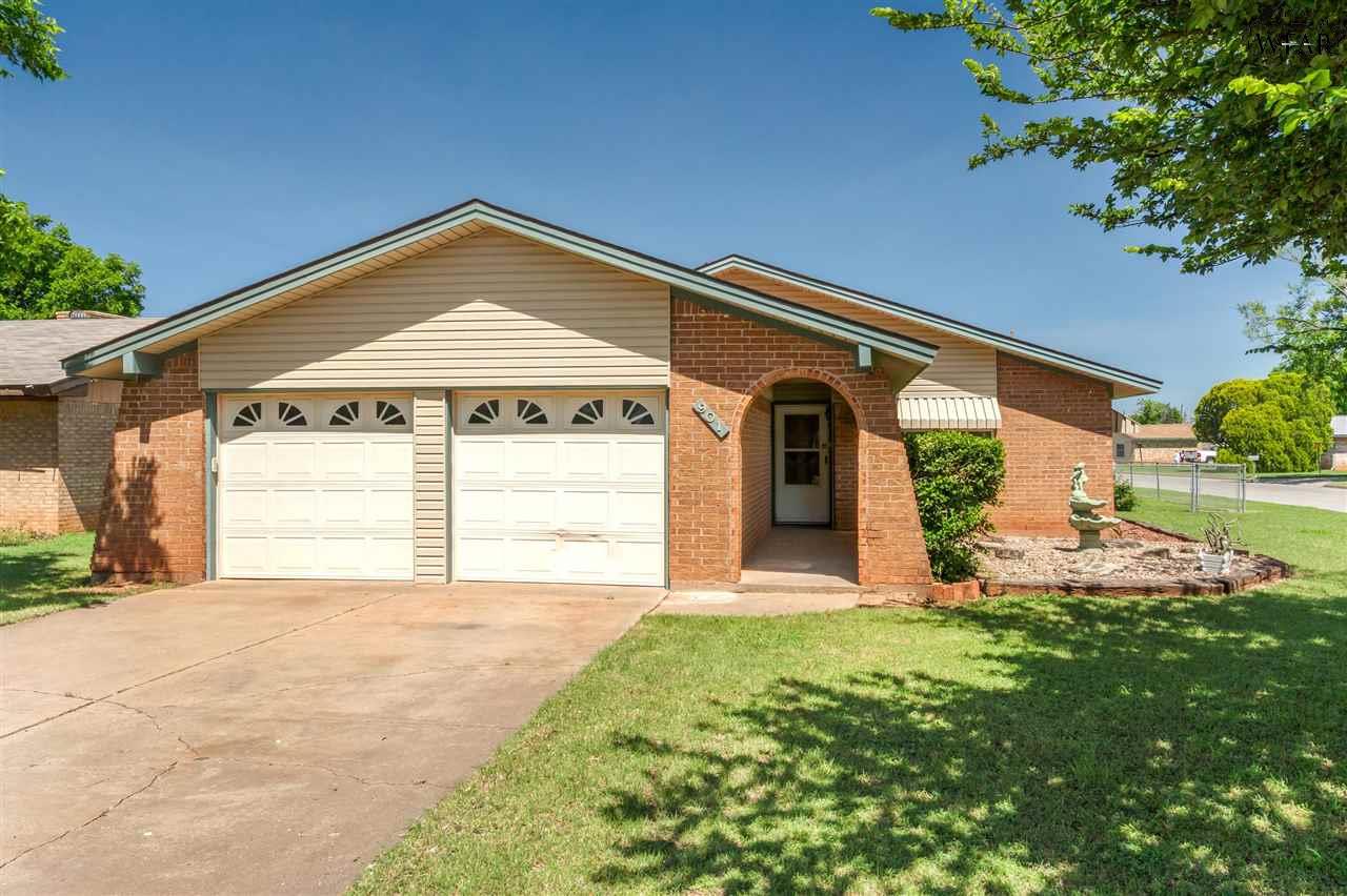 901 Dosia Drive, Iowa Park, Texas image 1